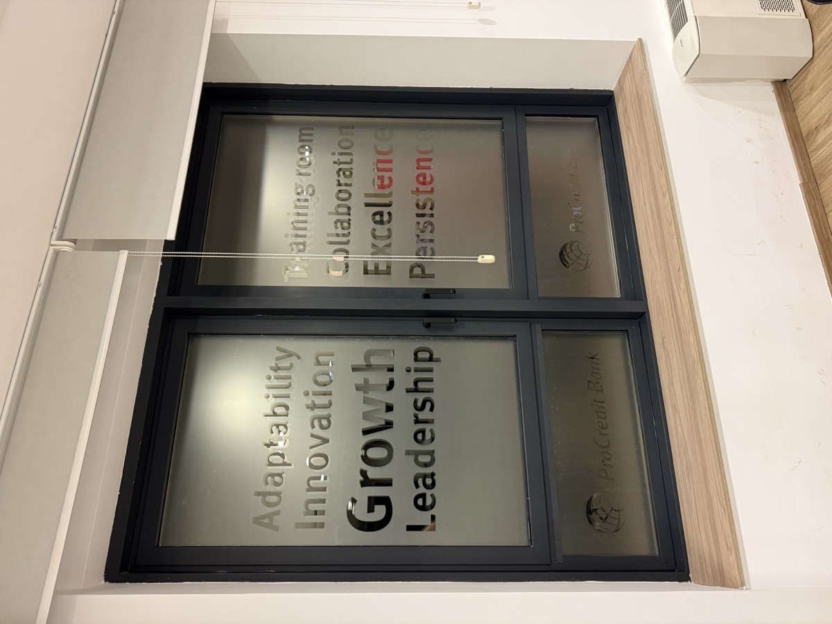 Графики за внатрешни стакла